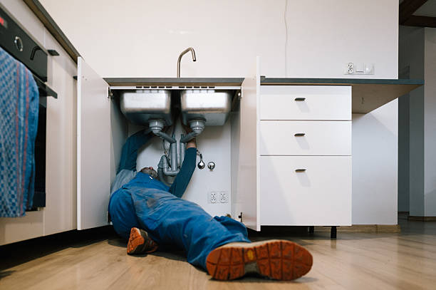 Professional Emergency Plumber technician working in Waco, TX